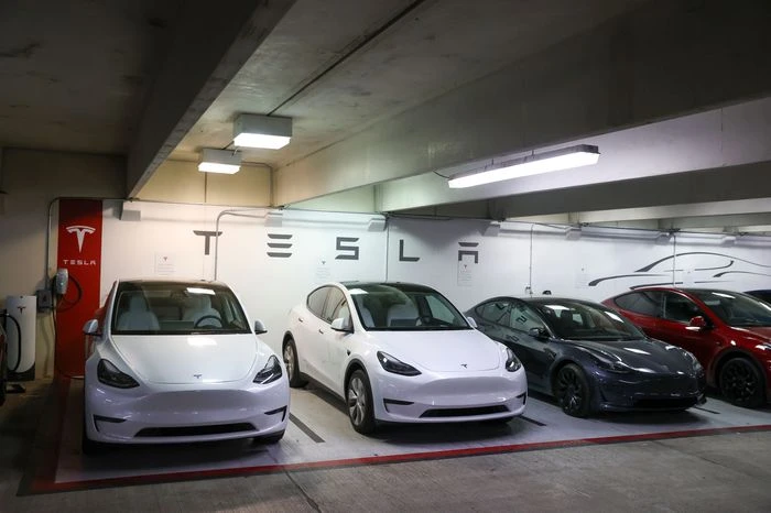 Tesla supera a BYD en ventas de autos eléctronicos