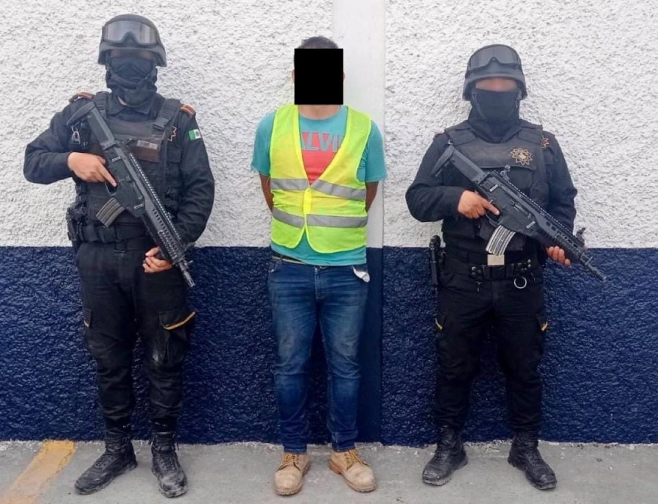 Detienen a hombre con arma de fuego