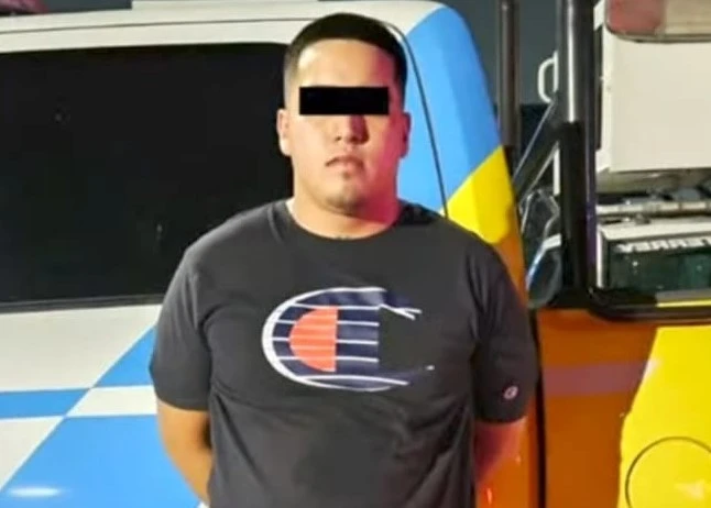 Detienen a dos personas tras persecución en Monterrey - Ciudad de noche