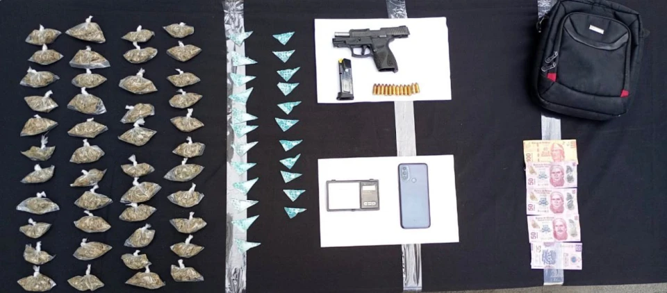 Detienen a hombre con arma y droga en García, N.L.