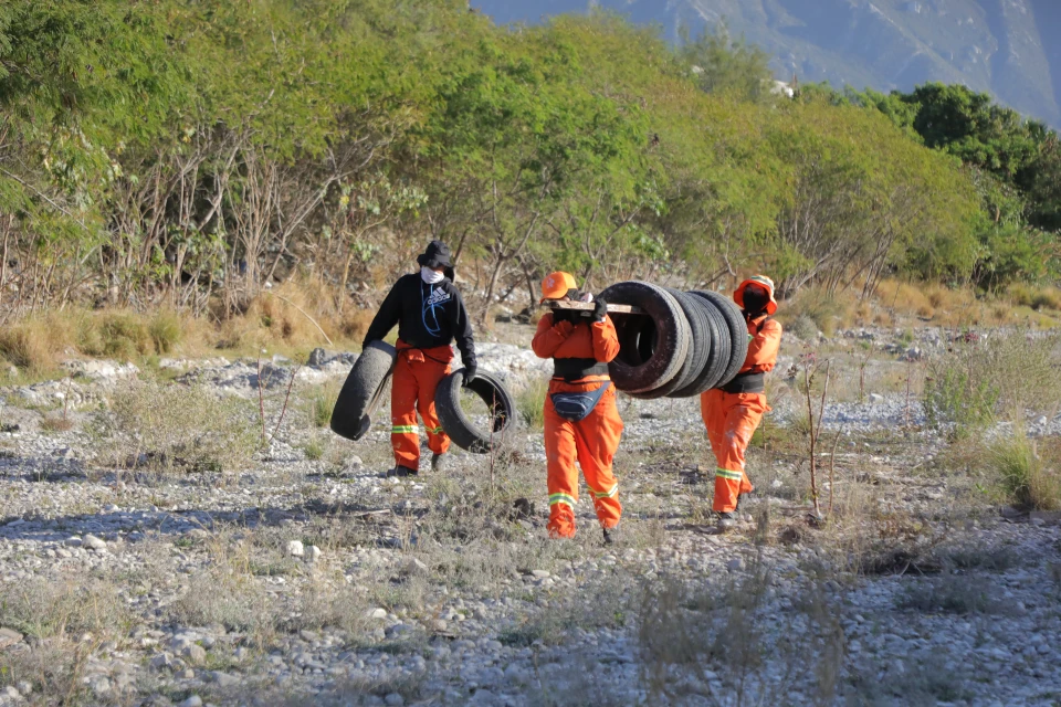 Retiran más de una tonelada de basura en el Río Santa Catarina