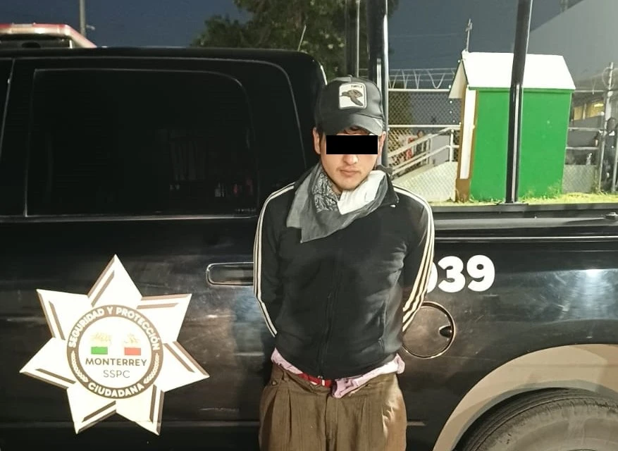 Detienen a hombre por robo de celulares en el centro de Monterrey