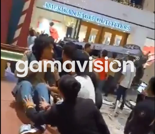 Cae vehículo dentro de un centro comercial y deja un muerto en Guatemala