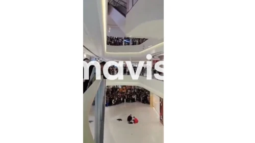 Muere menor al caer del cuarto piso de un centro comercial en China
