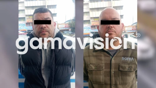 Detienen a dos hombres por conducir auto robado en el centro de Monterrey