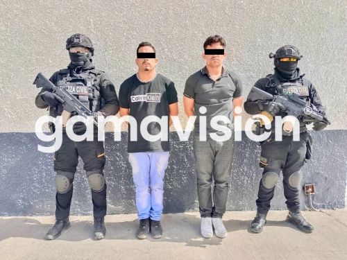 Detienen a dos hombres con armas y droga en Escobedo