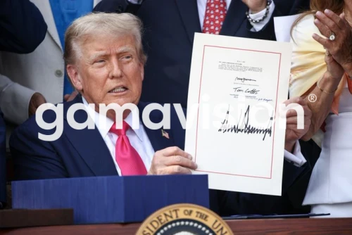 Donald Trump firma su ley fiscal en la Casa Blanca