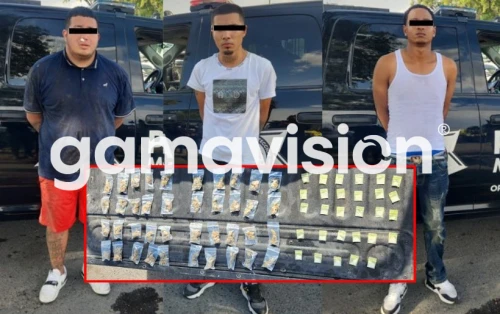 Detienen a 3 hombres con 69 dosis de droga en el centro de Monterrey