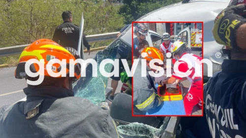 Camioneta choca contra árbol y deja dos heridos en Monterrey