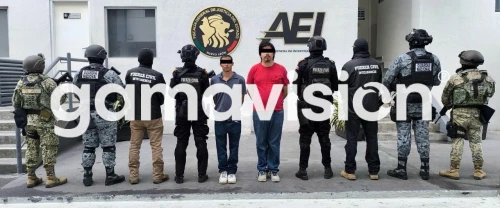 Detienen a dos jóvenes con droga y un arma en Monterrey