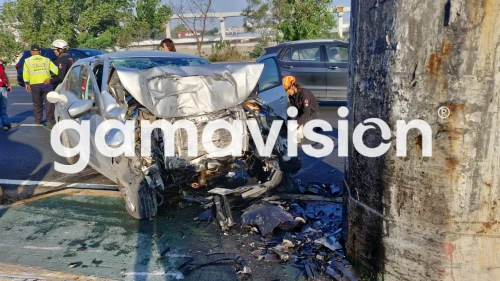Conductor lesionado tras chocar con poste en Monterrey