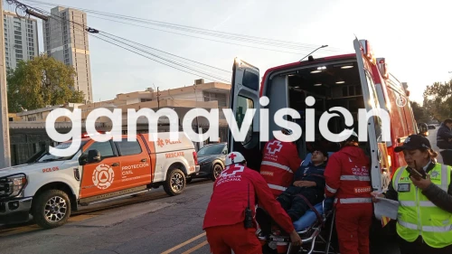 Motociclista lesionado tras chocar con vehículo en Monterrey