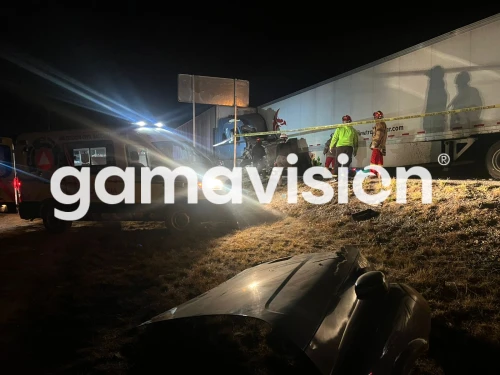 Muere hombre prensado tras chocar con tráiler en Galeana, N.L.