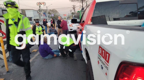 Atropellan a dos personas al cruzar la avenida Chapultepec en Monterrey