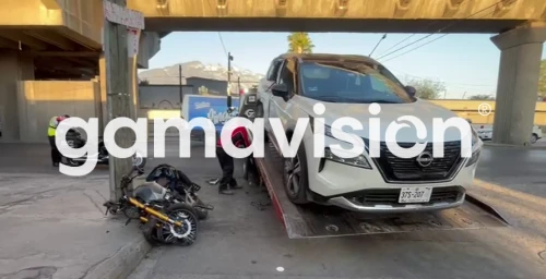 Motociclista lesionado tras chocar contra camioneta en Monterrey