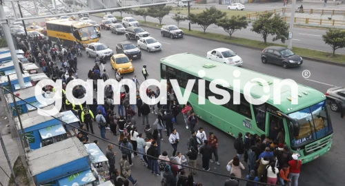 Ecuador: Paraliza actividades falta de transporte público en Quito